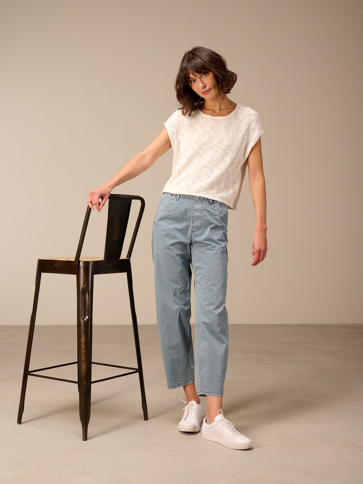 Barrel-leg trousers
