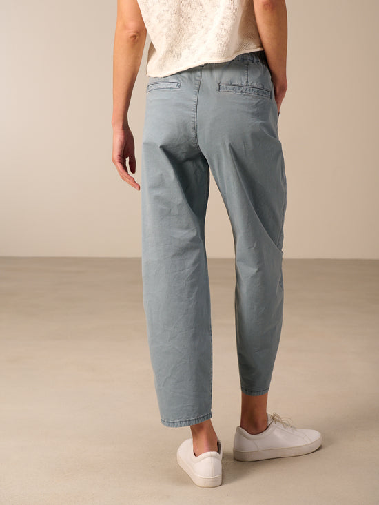 Barrel-leg trousers