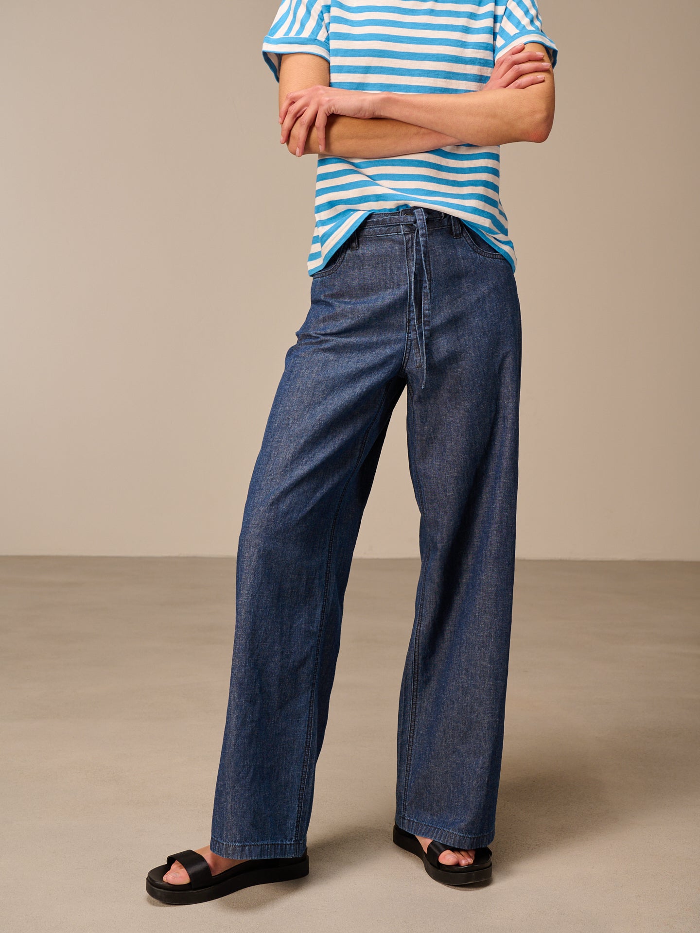 Wide-leg jeans
