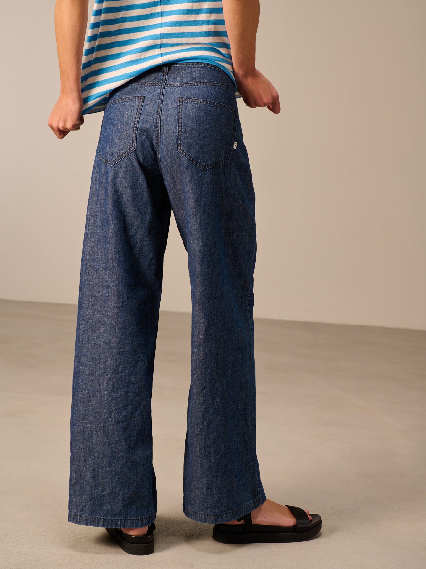 Wide-leg jeans