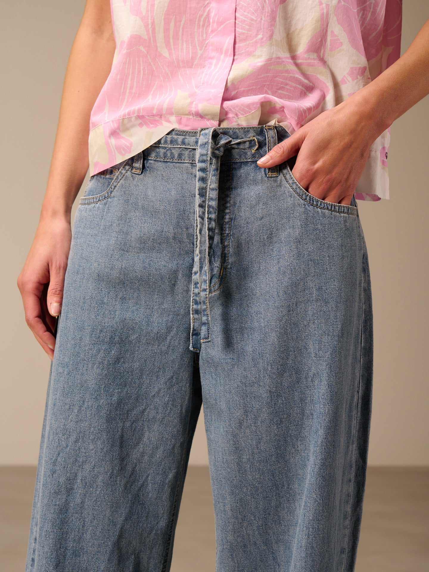 Wide-leg jeans