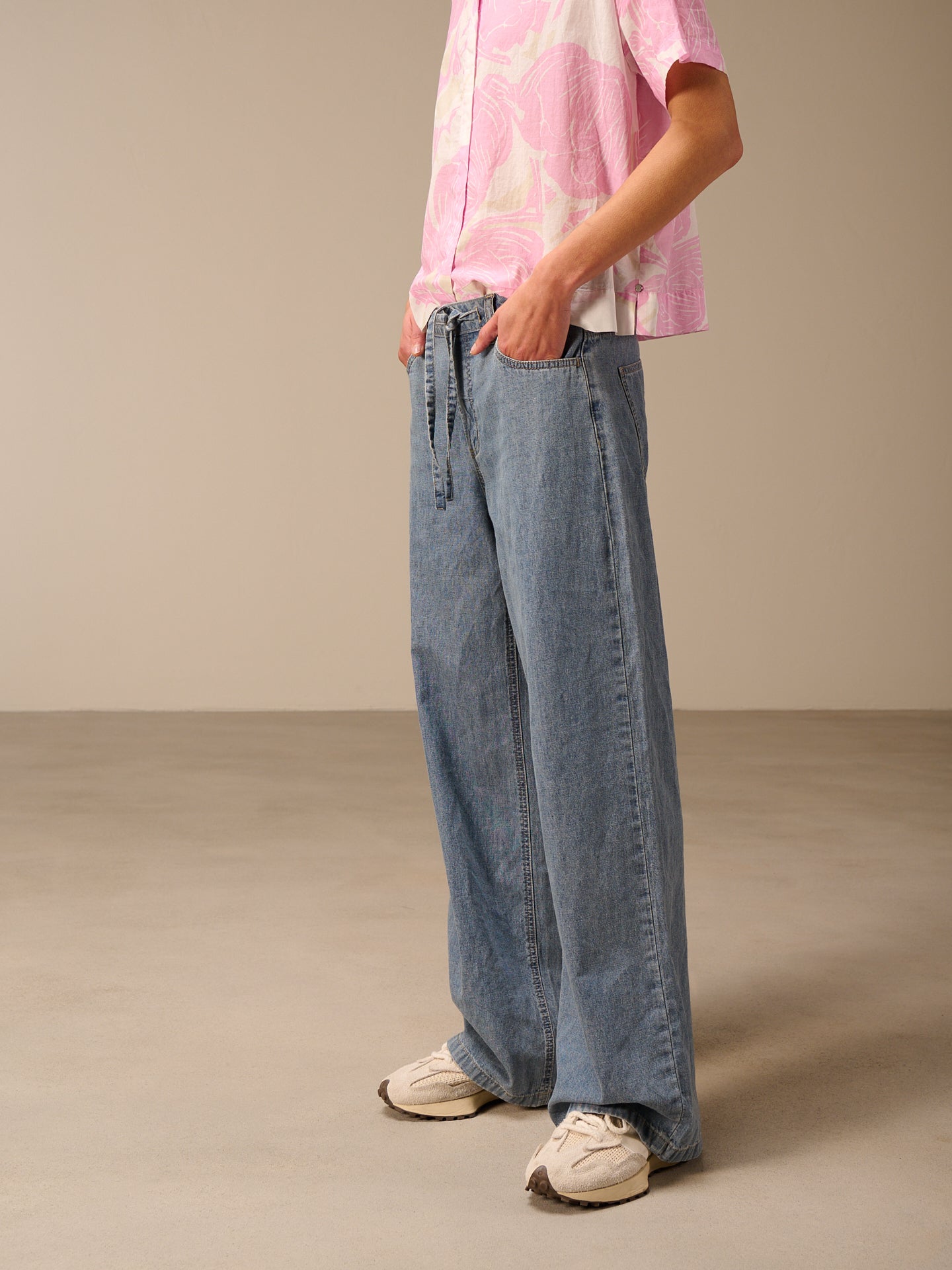 Wide-leg jeans