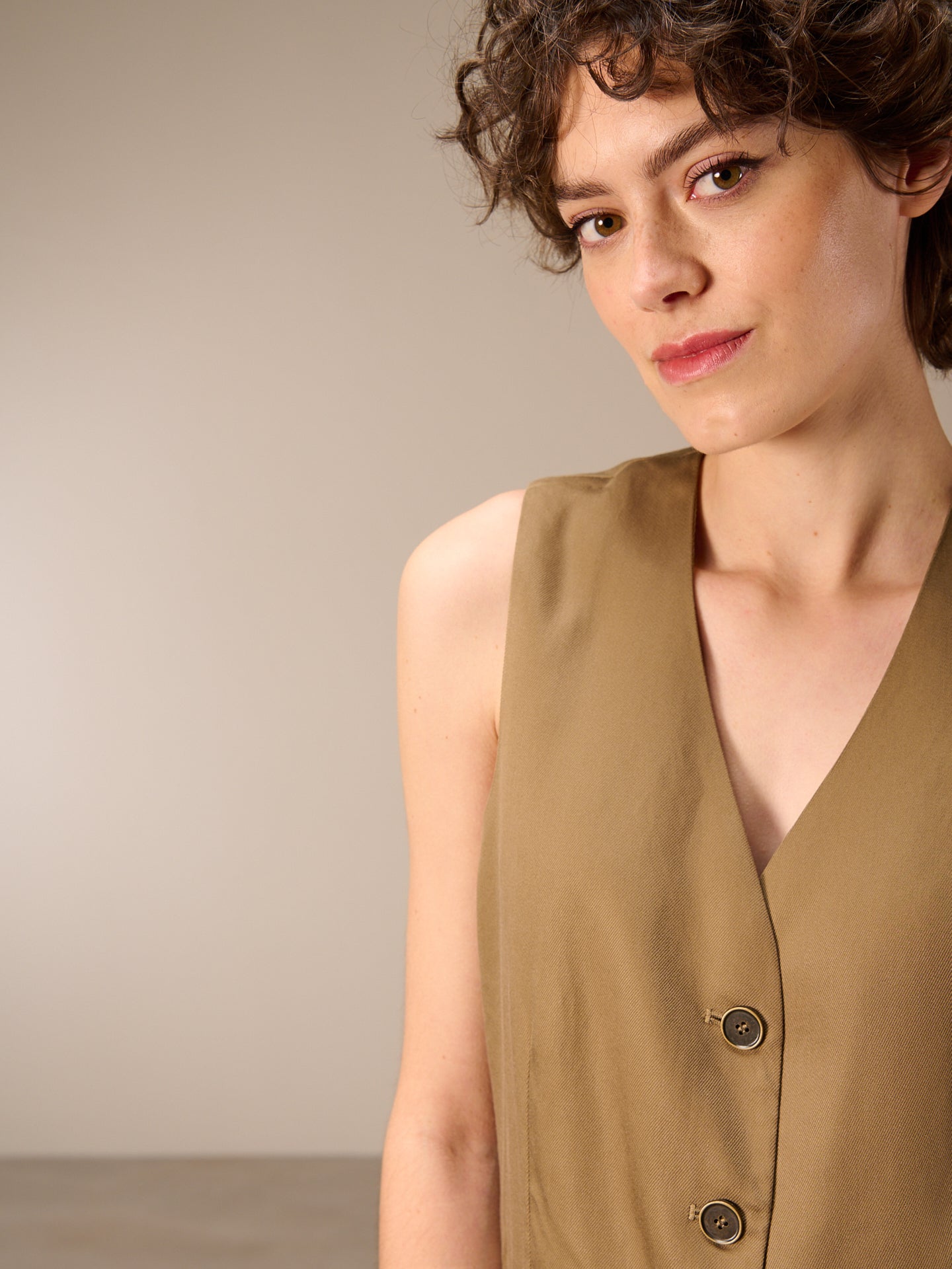 Button-up vest