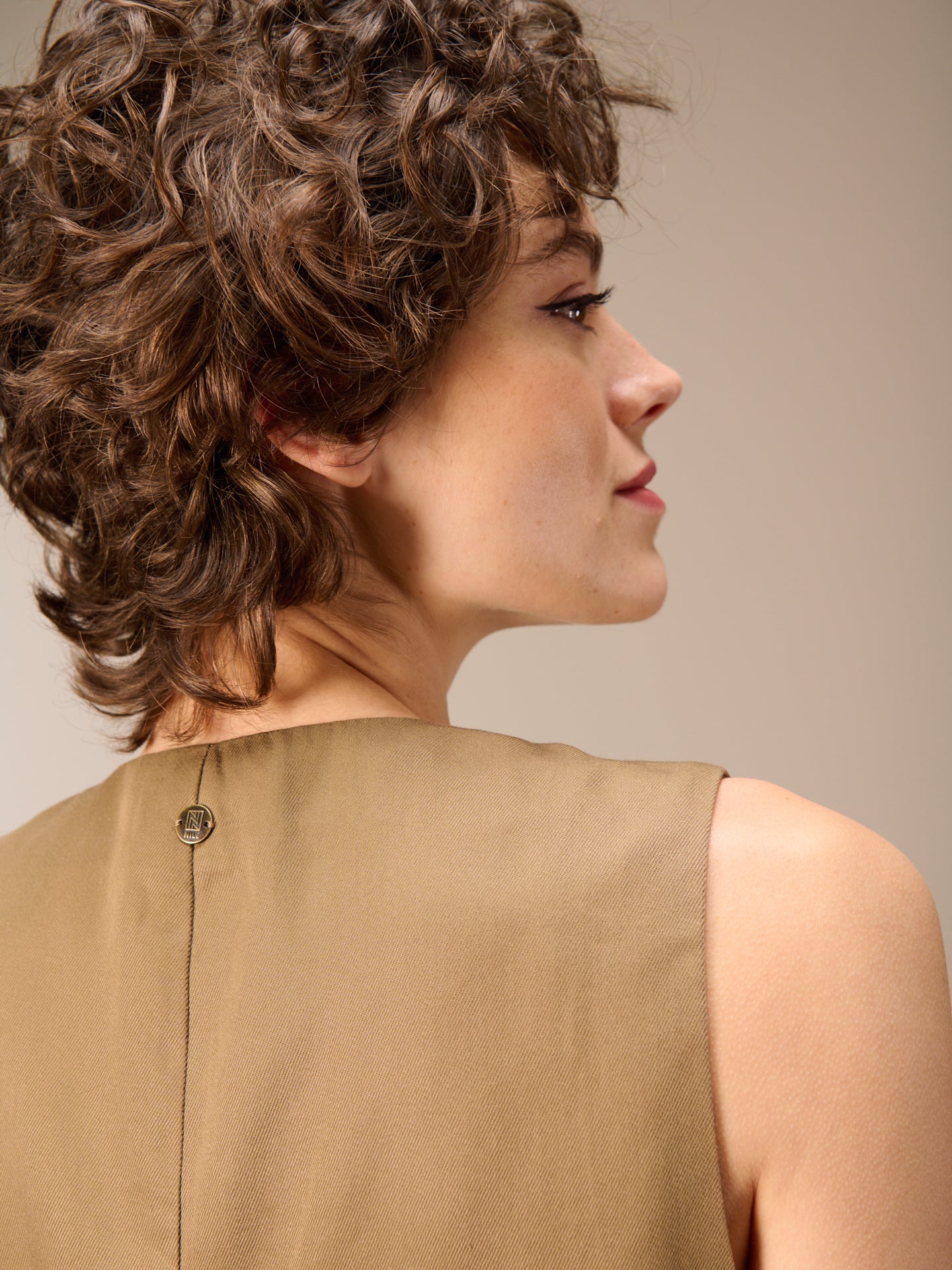 Button-up vest