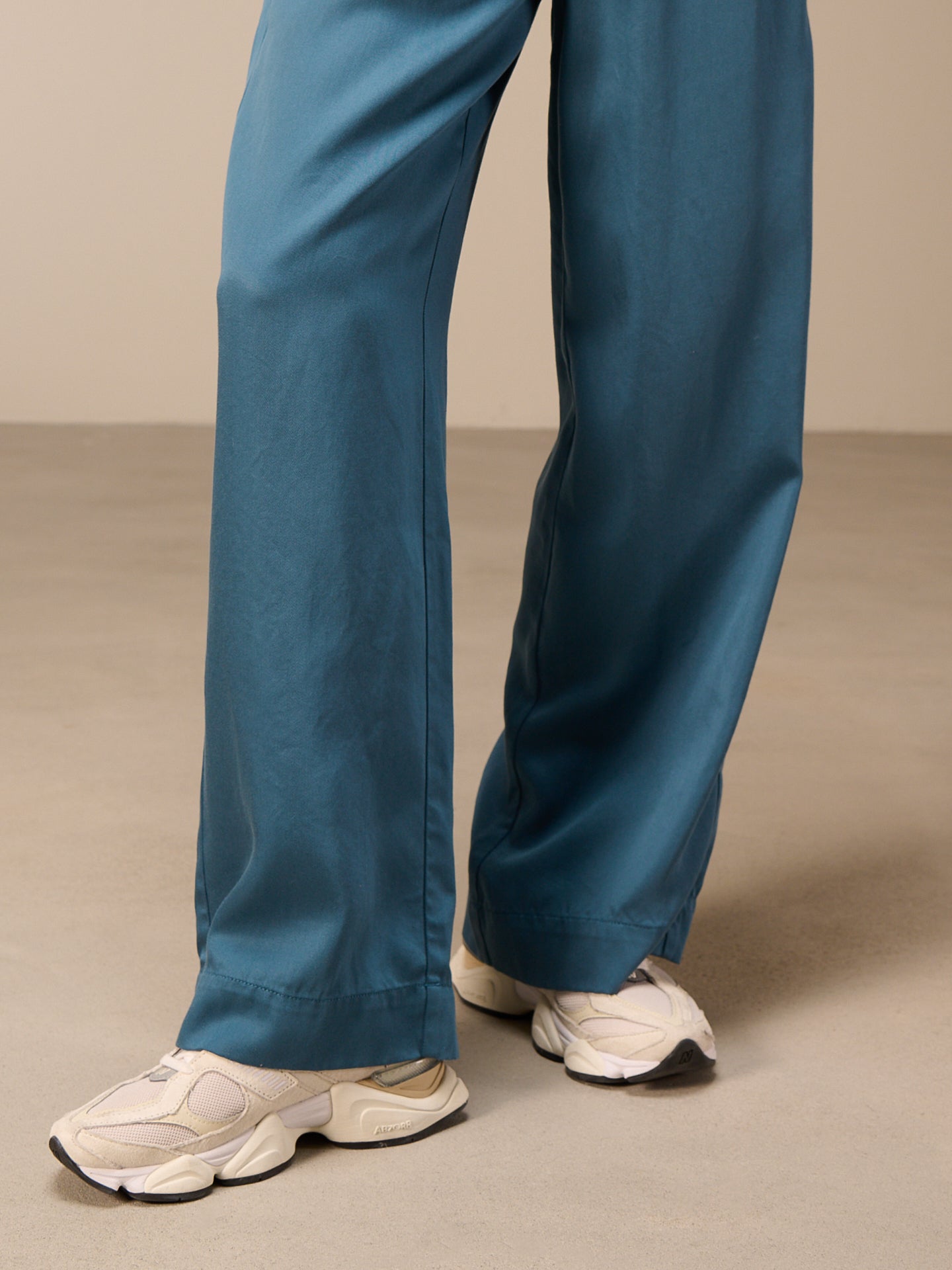 Wide-leg trousers
