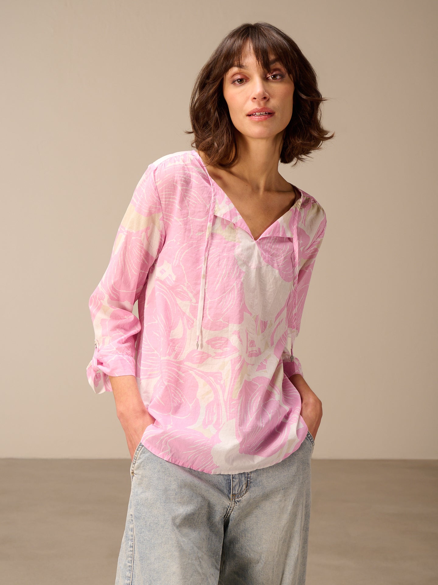 3/4-sleeved blouse