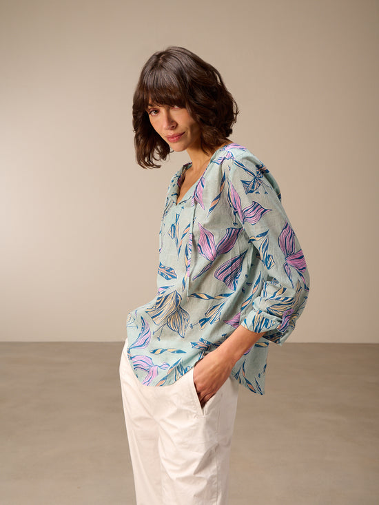 3/4-sleeved blouse