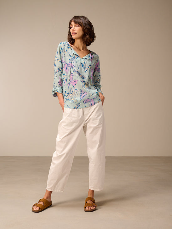 3/4-sleeved blouse