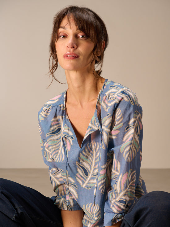 3/4-sleeved blouse