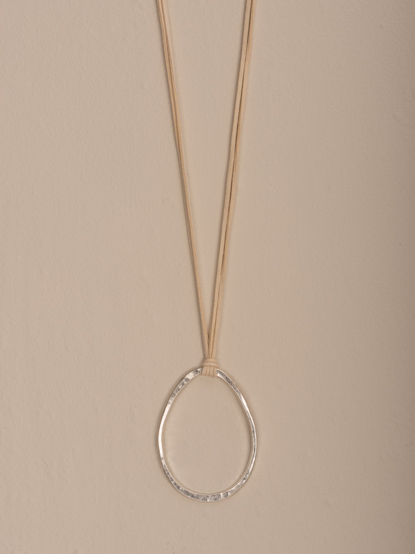 collier avec pendentif