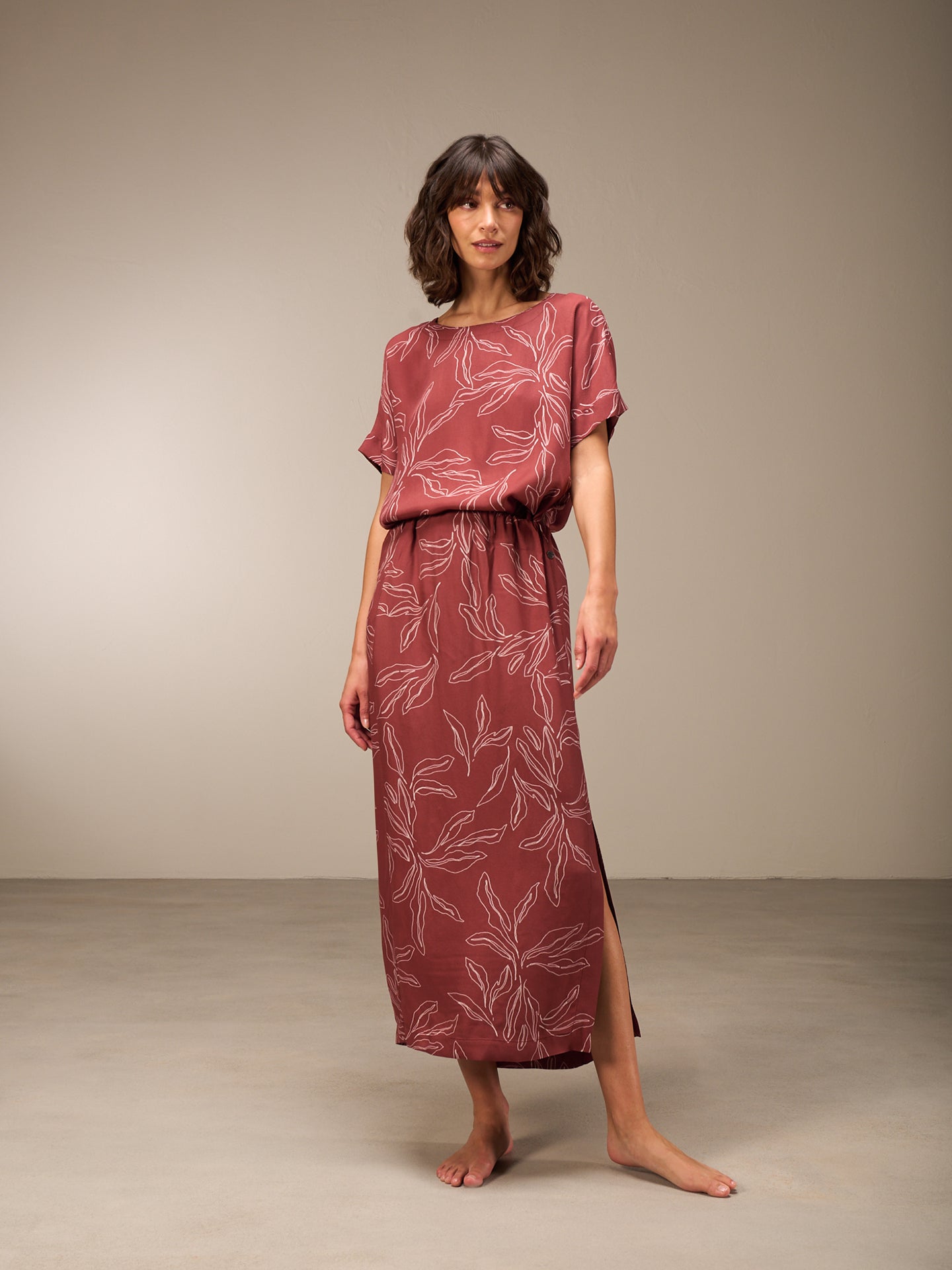Skirt with slit