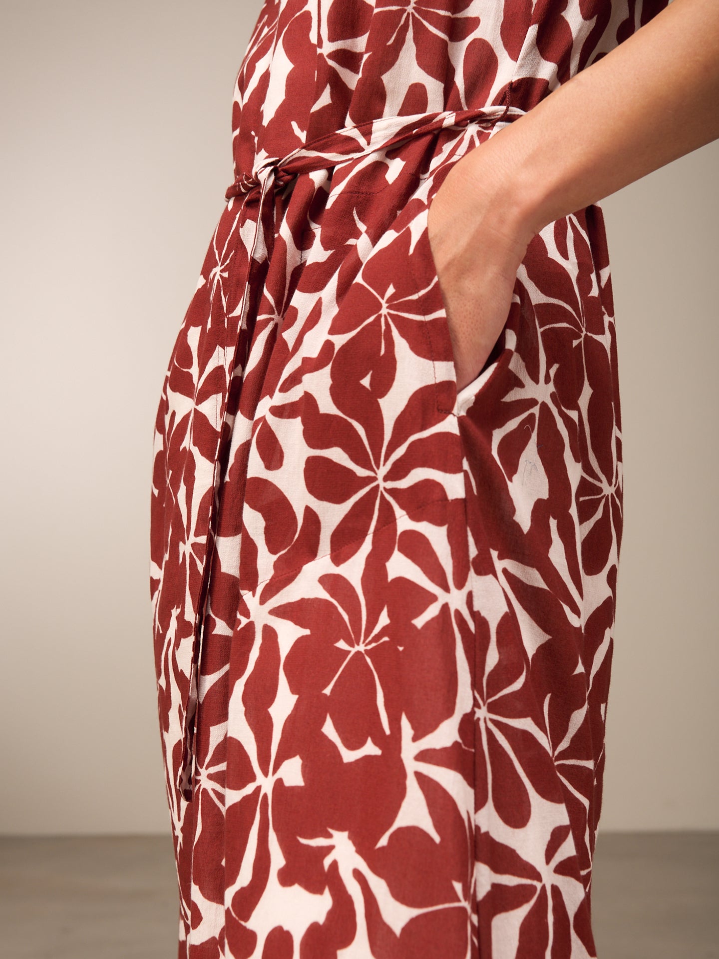 Round-neck dress
