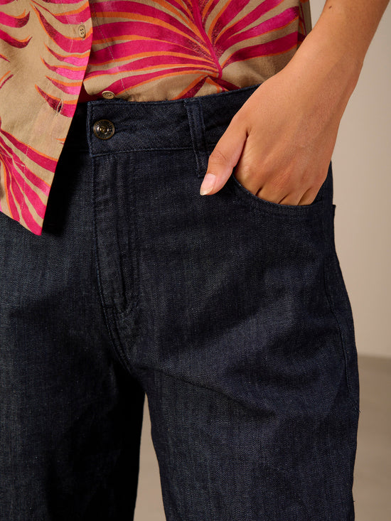 Straight-leg jeans