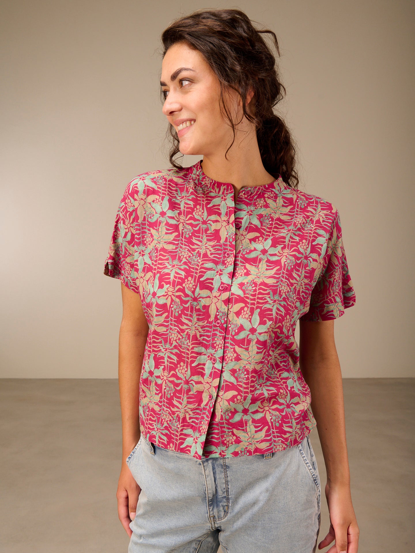 Short-sleeved blouse
