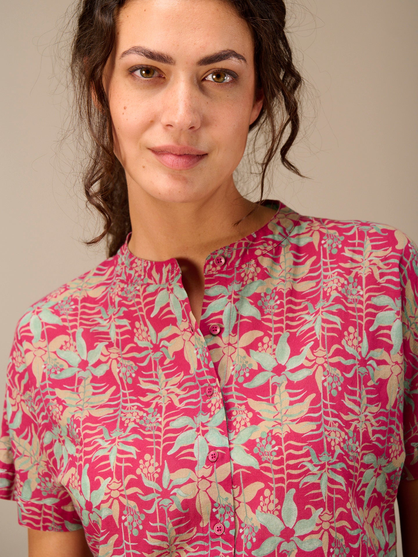 Short-sleeved blouse
