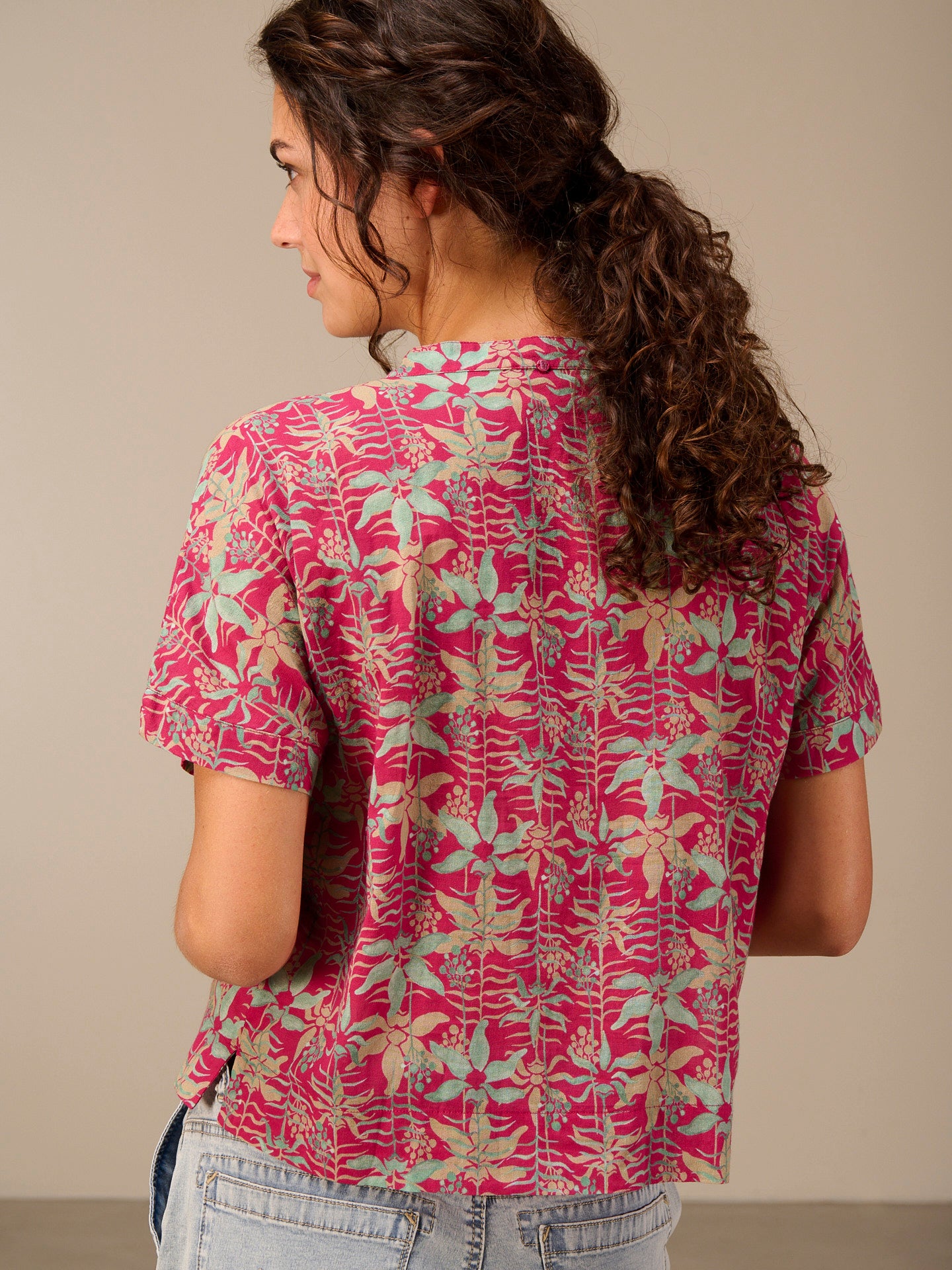 Short-sleeved blouse