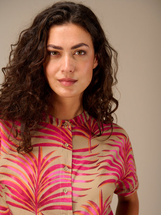 Short-sleeved blouse