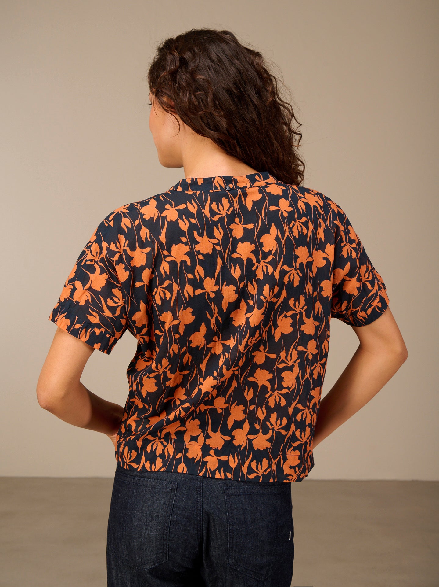 Short-sleeved blouse