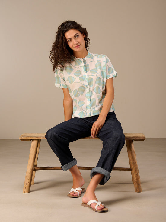 Short-sleeved blouse