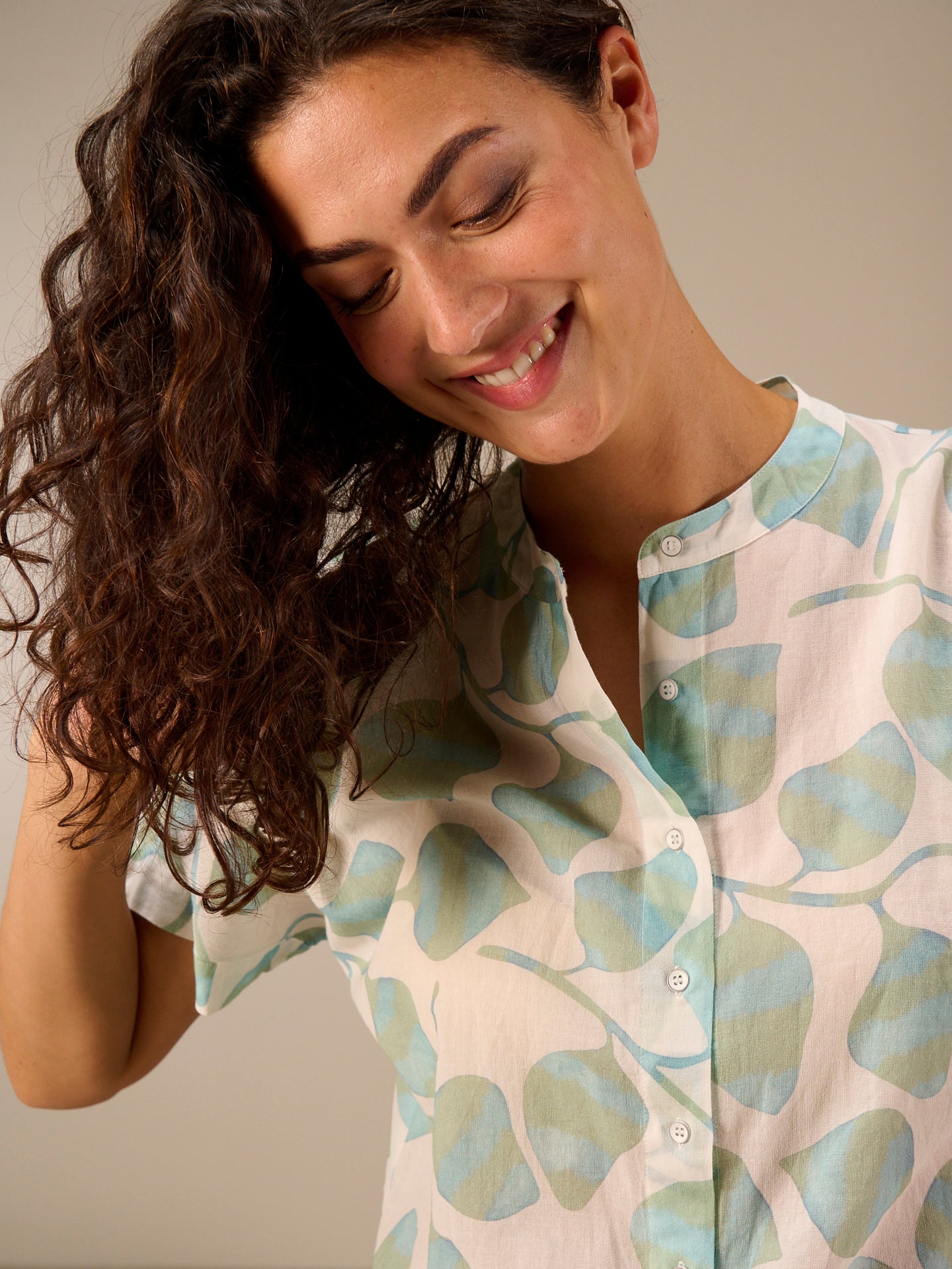 Short-sleeved blouse