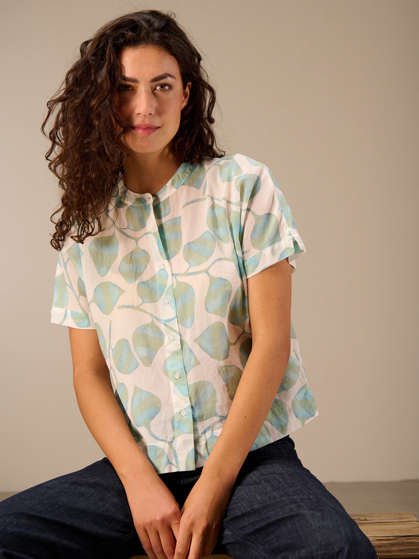 Short-sleeved blouse