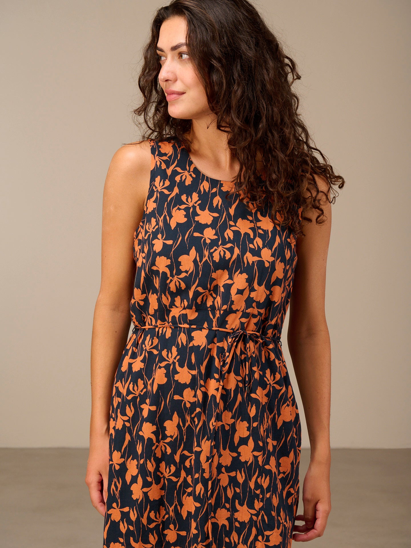 Round-neck dress