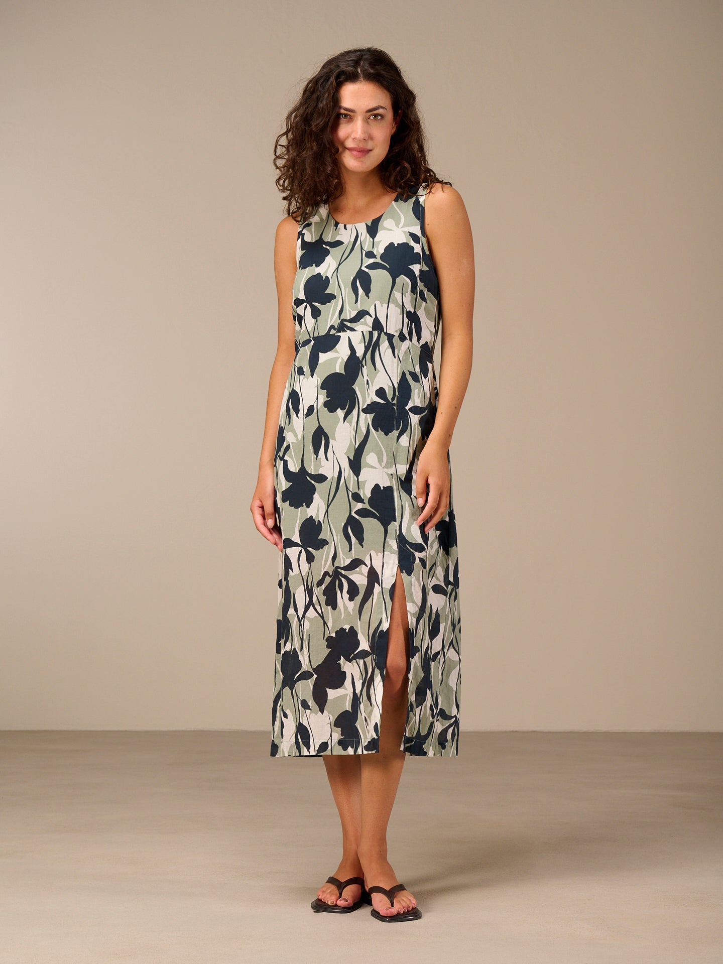 Round-neck dress
