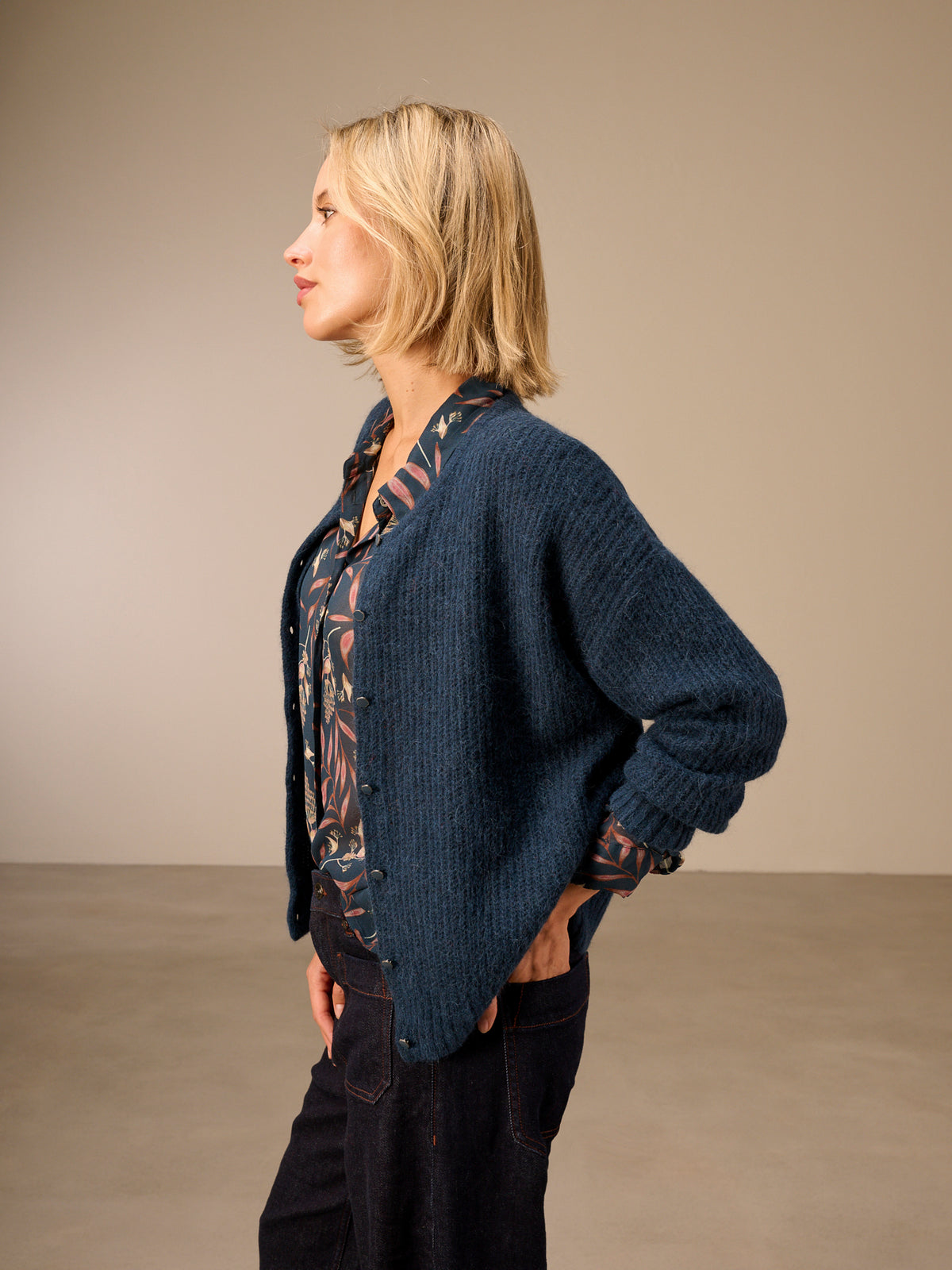 Round-neck cardigan