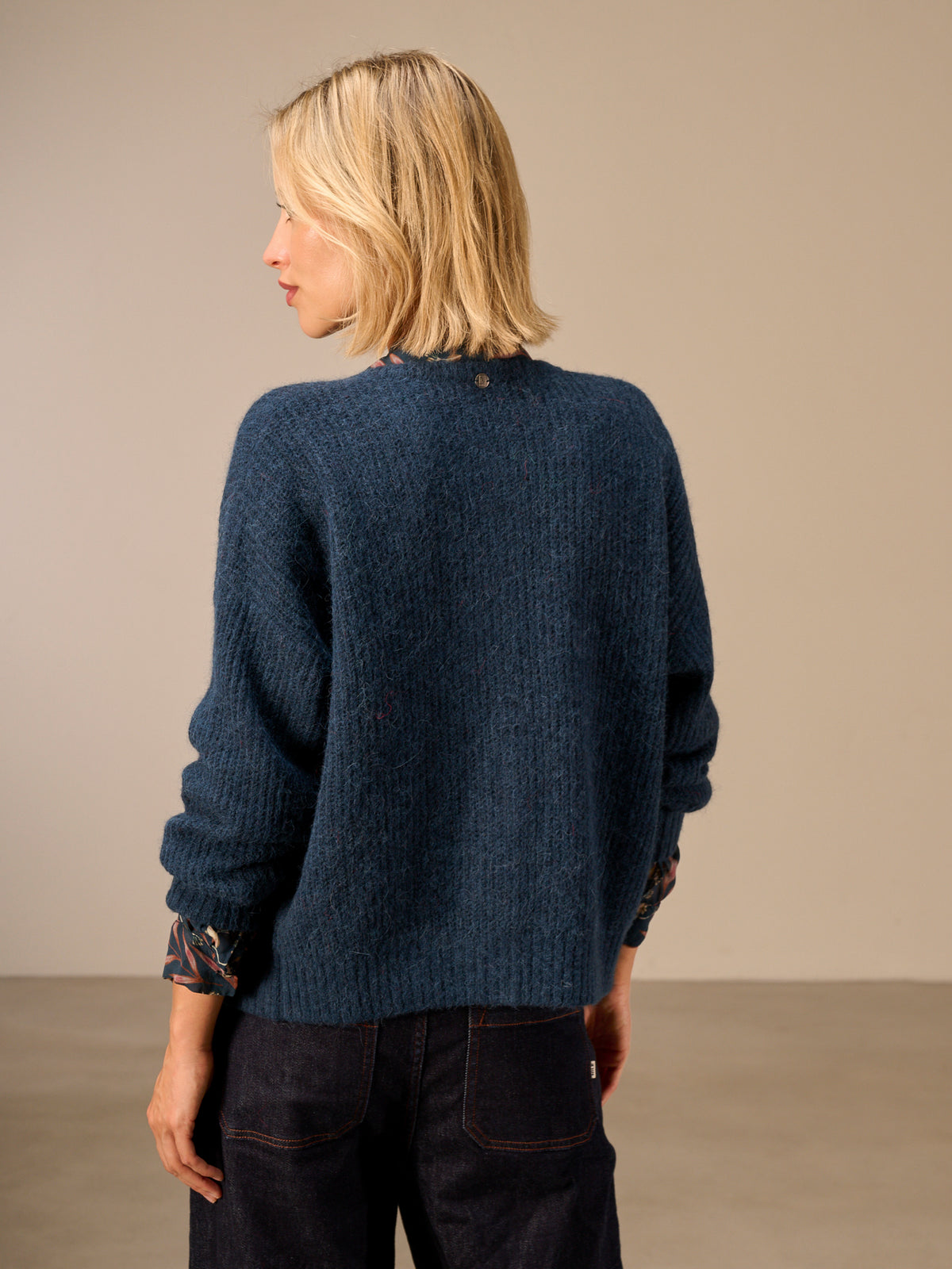 Round-neck cardigan