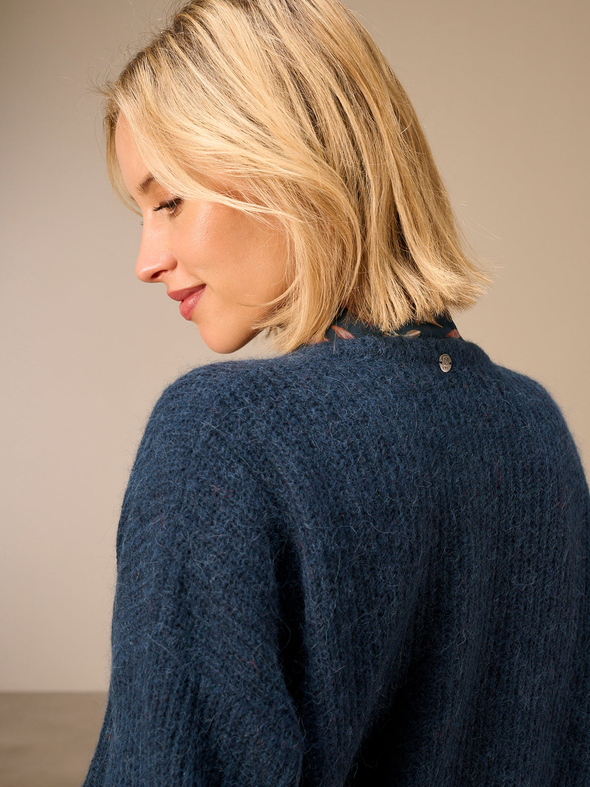 Round-neck cardigan