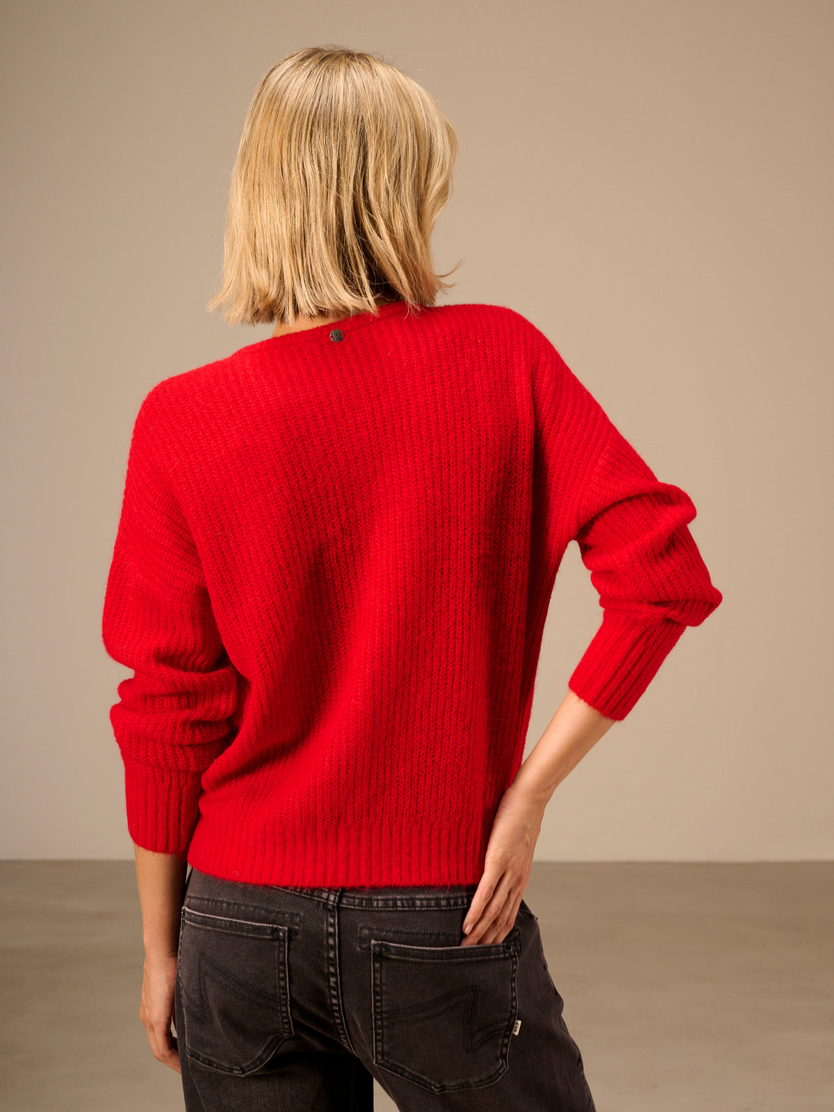 Round-neck cardigan
