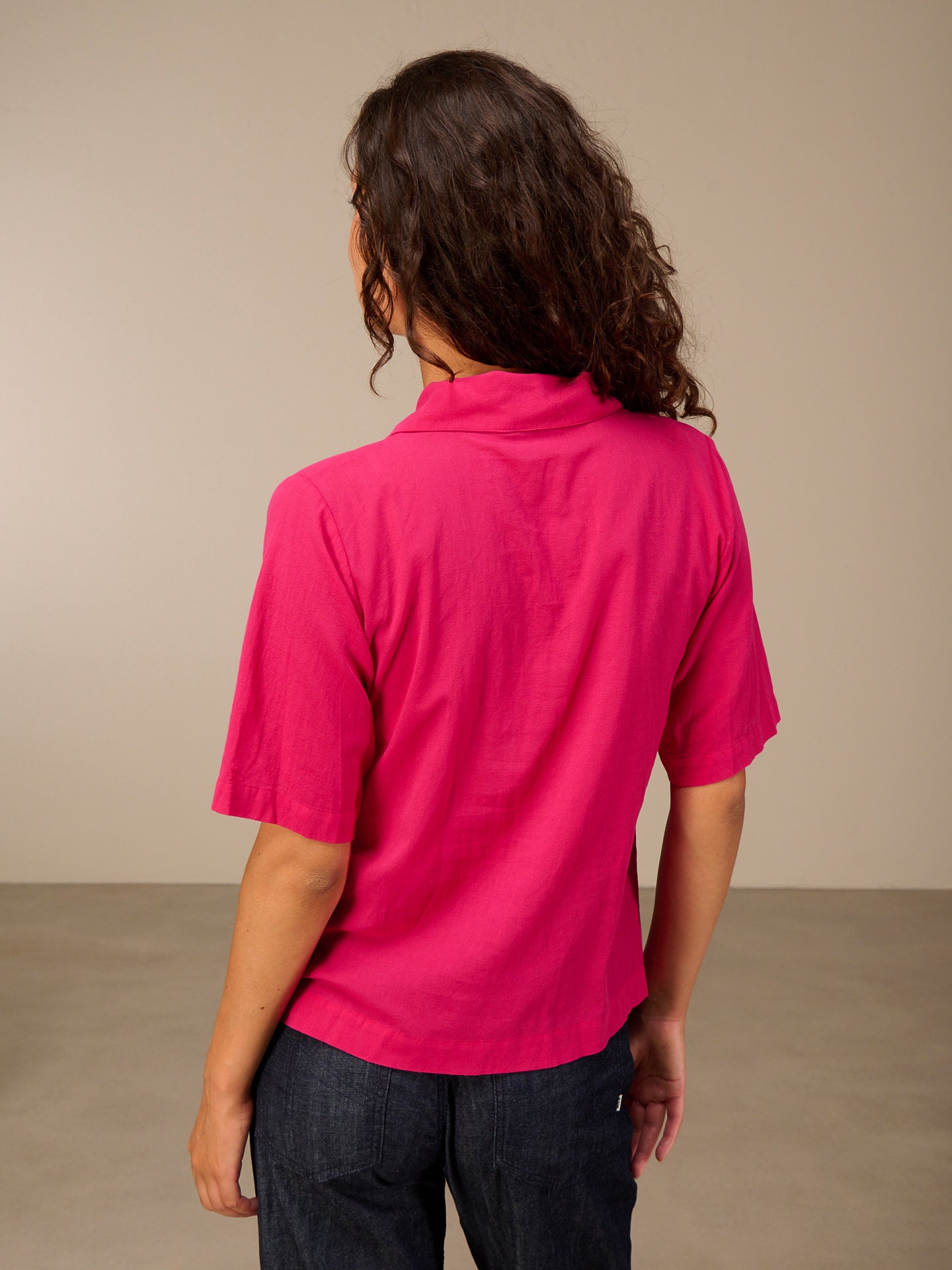 Short-sleeved blouse