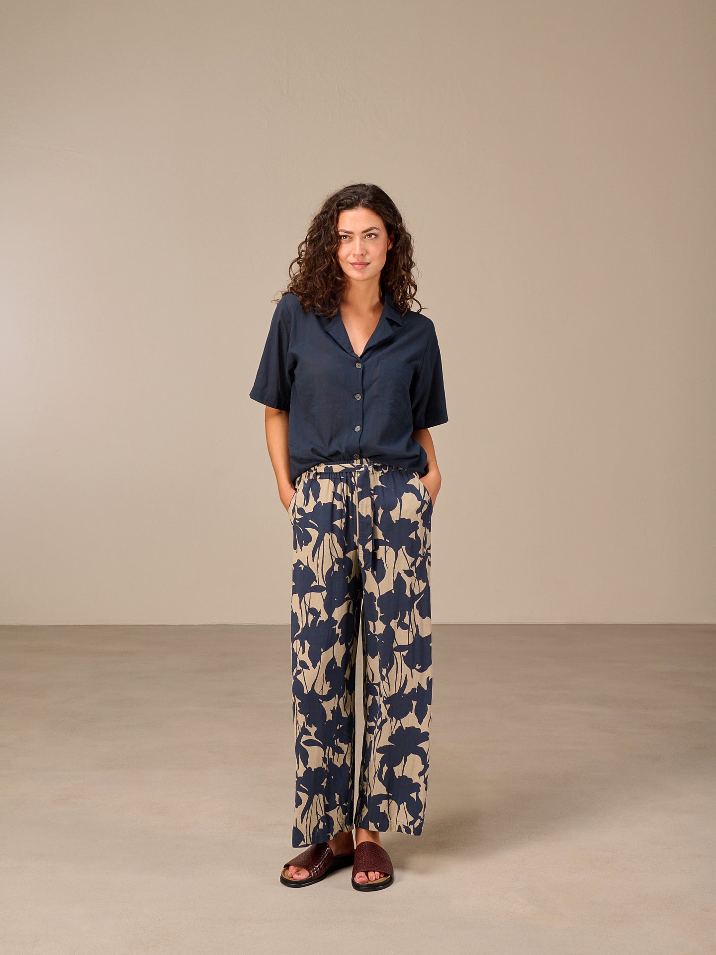 Short-sleeved blouse