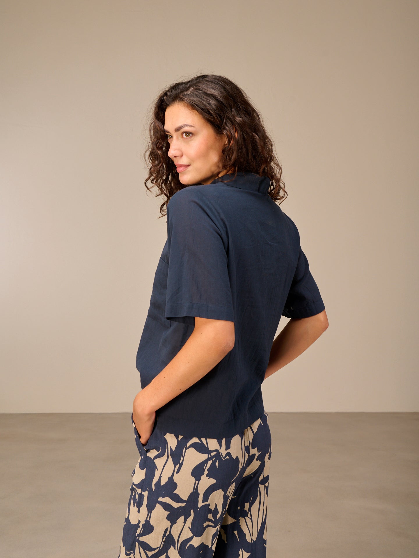 Short-sleeved blouse