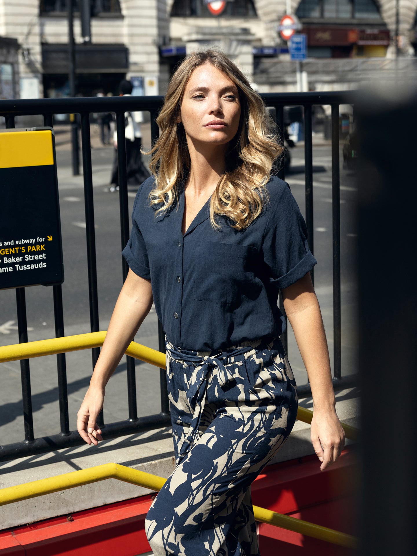 Short-sleeved blouse
