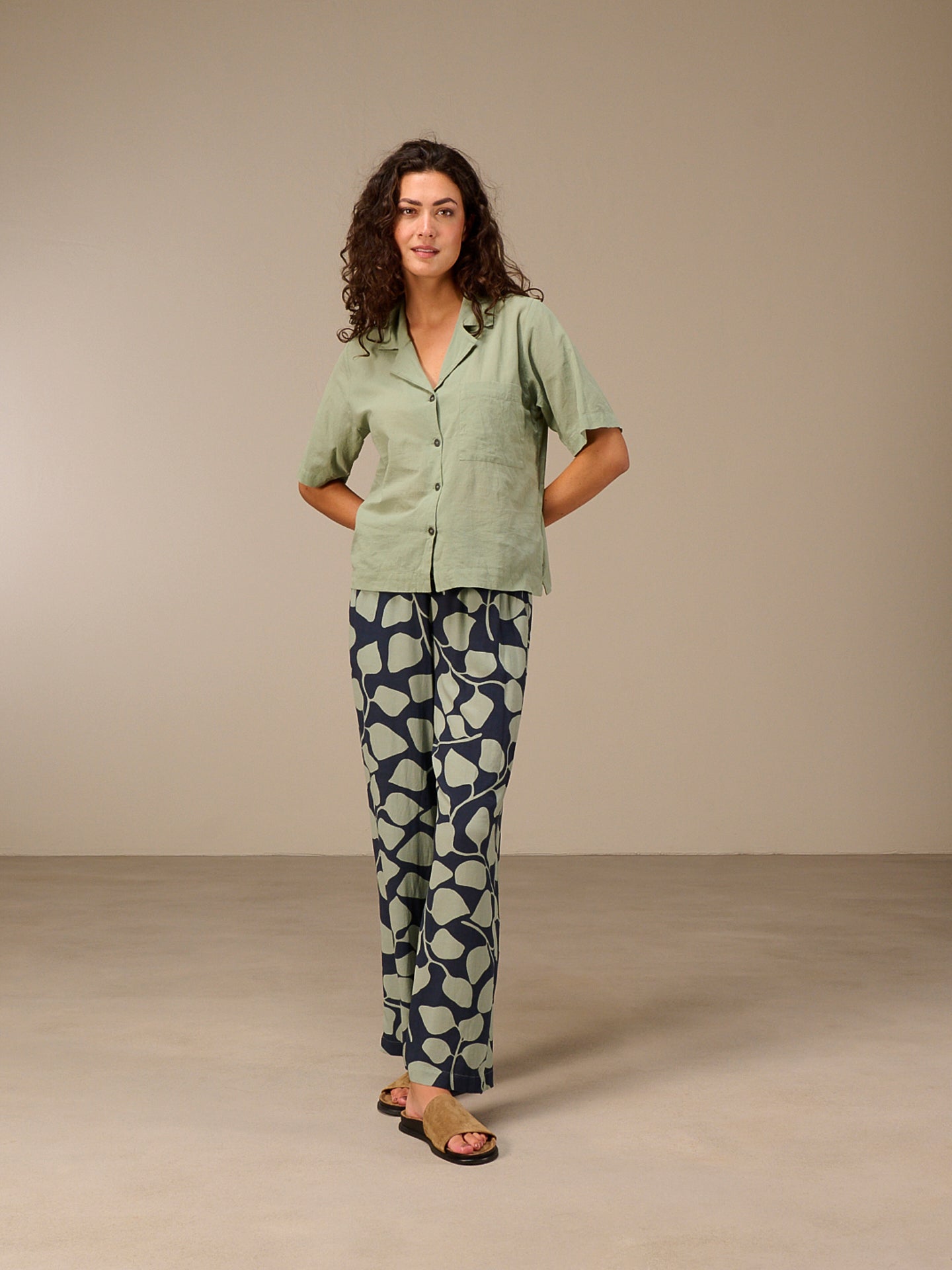 Short-sleeved blouse