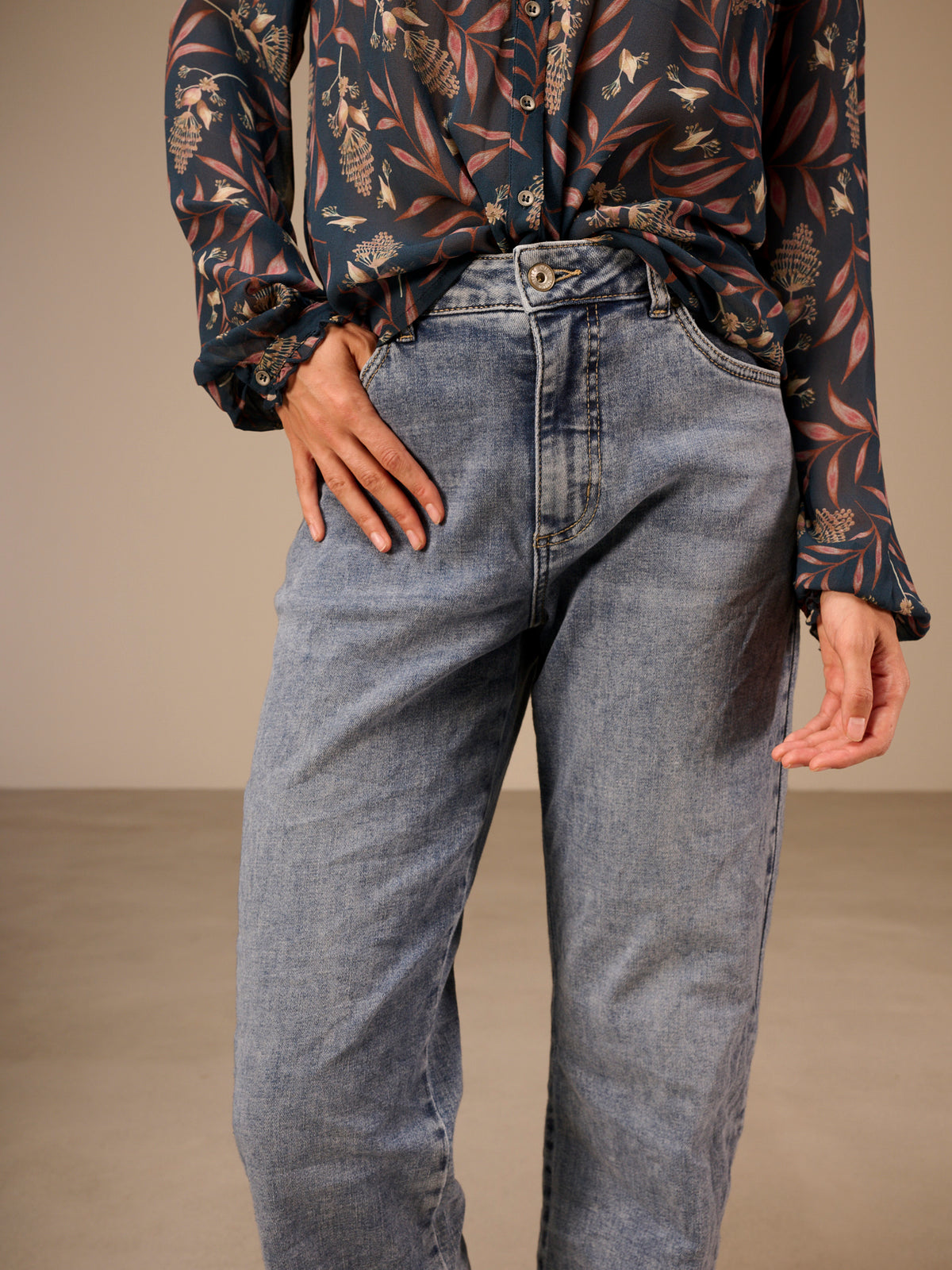 Straight-leg jeans