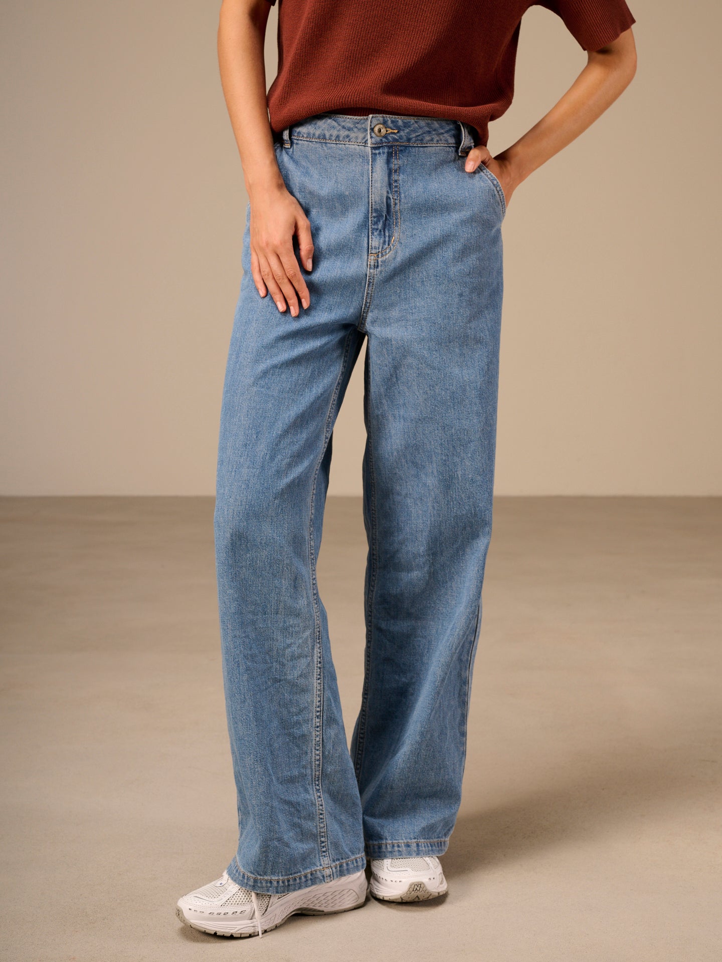 Wide-leg jeans