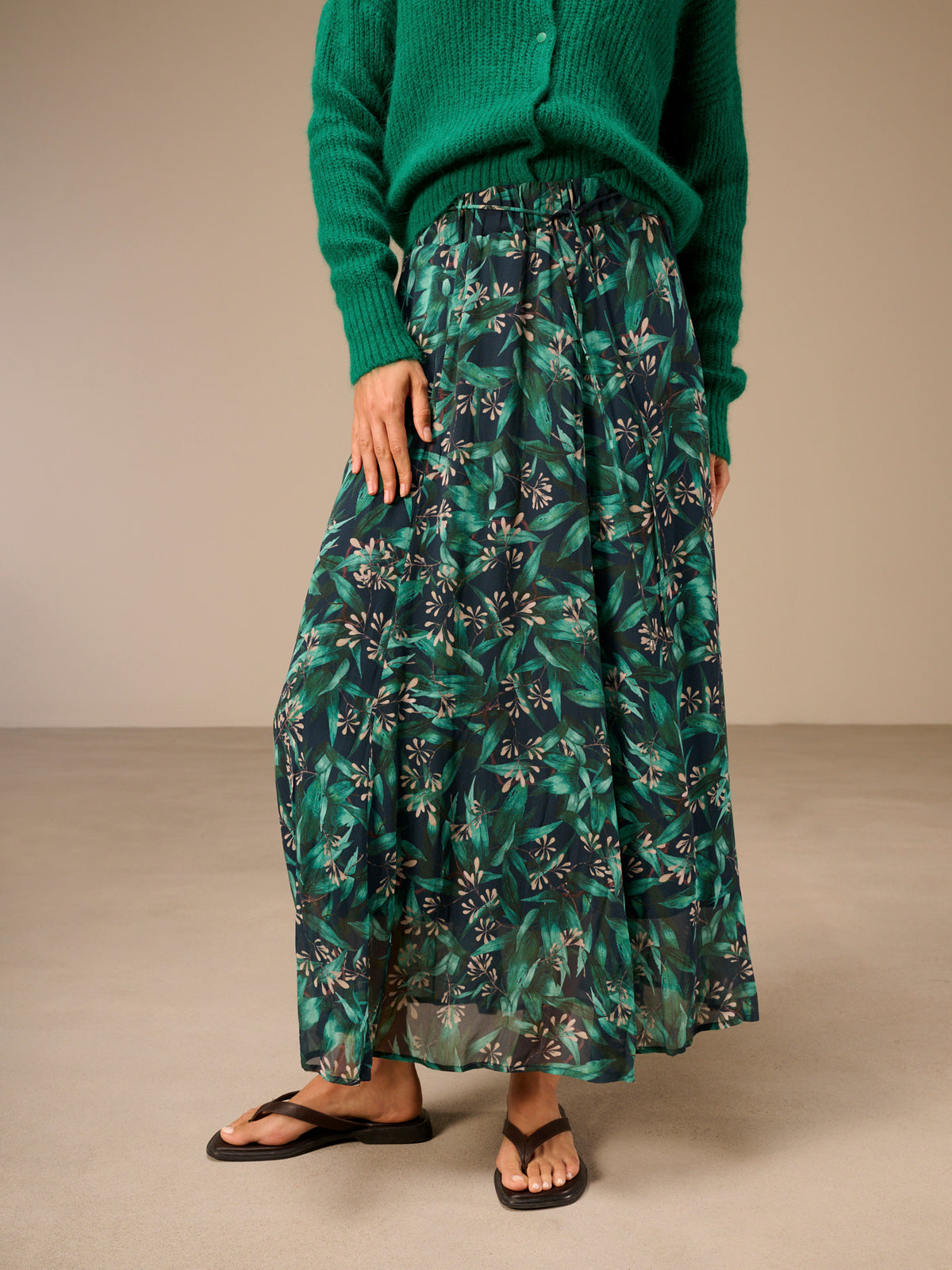 Skirt with elastic waistband
