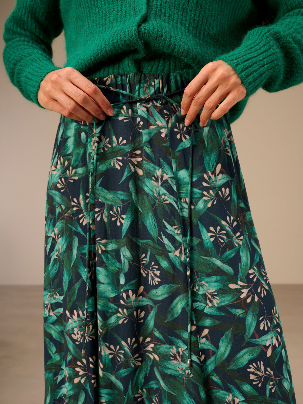 Skirt with elastic waistband