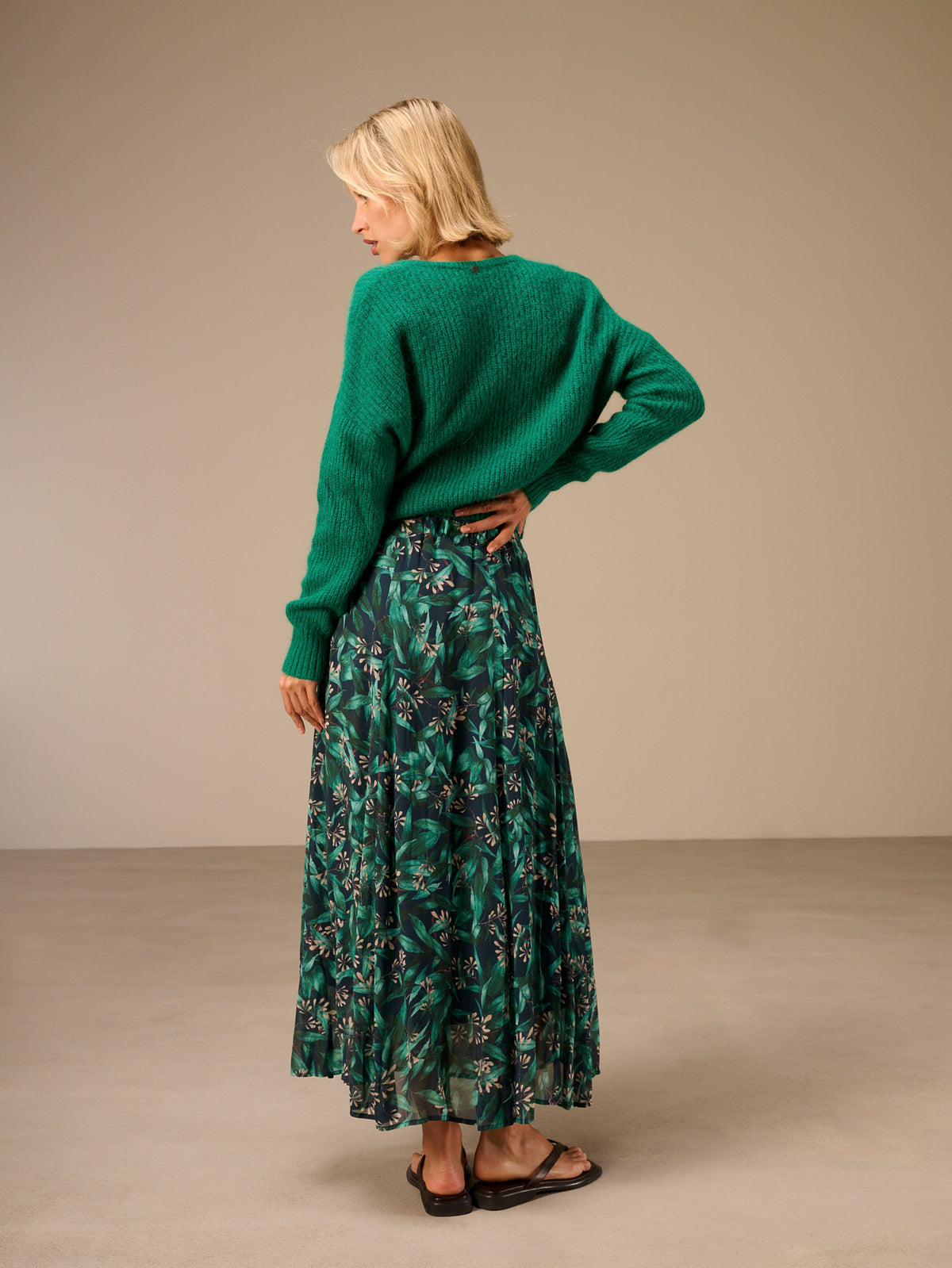 Skirt with elastic waistband