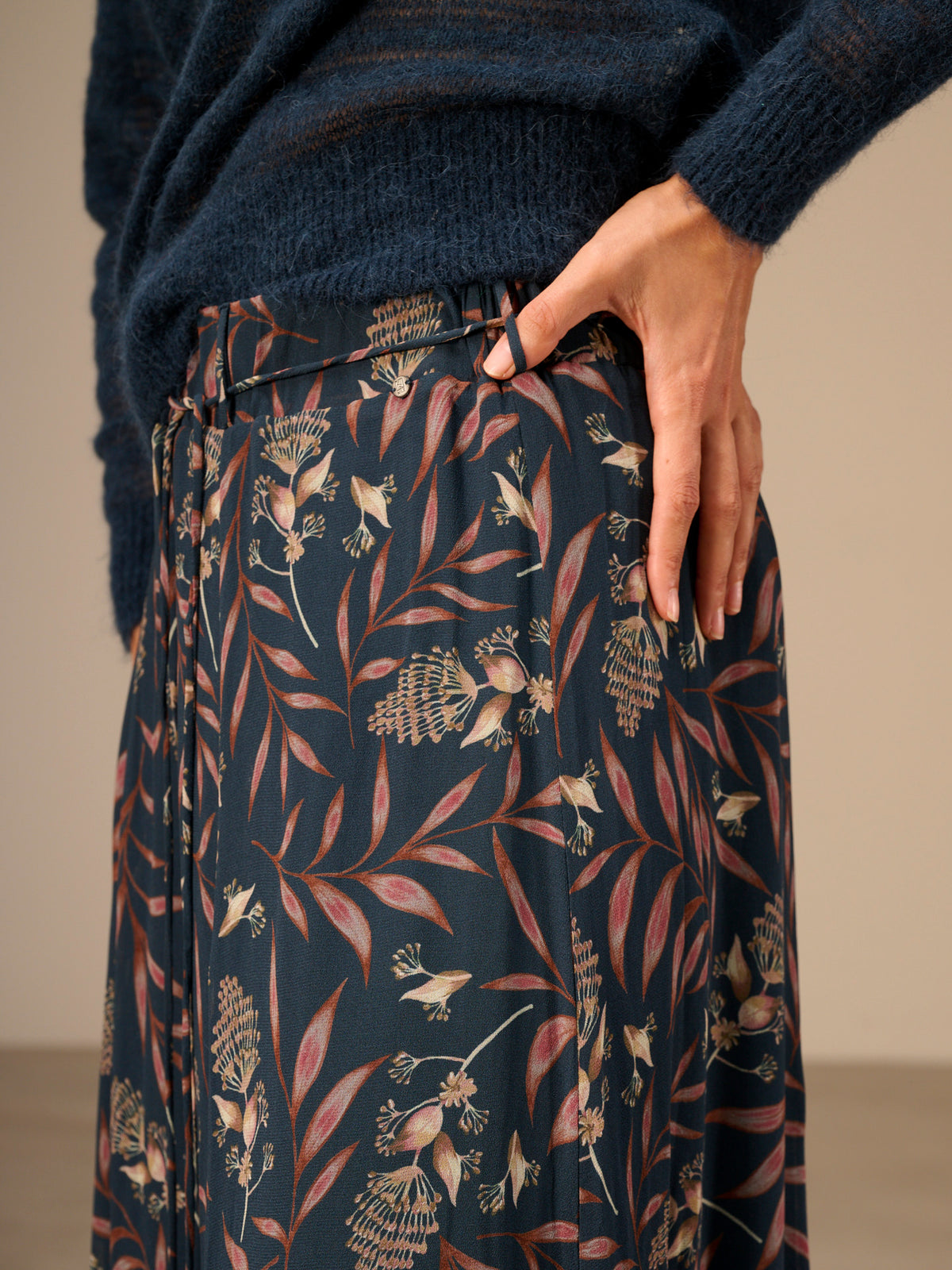 Skirt with elastic waistband