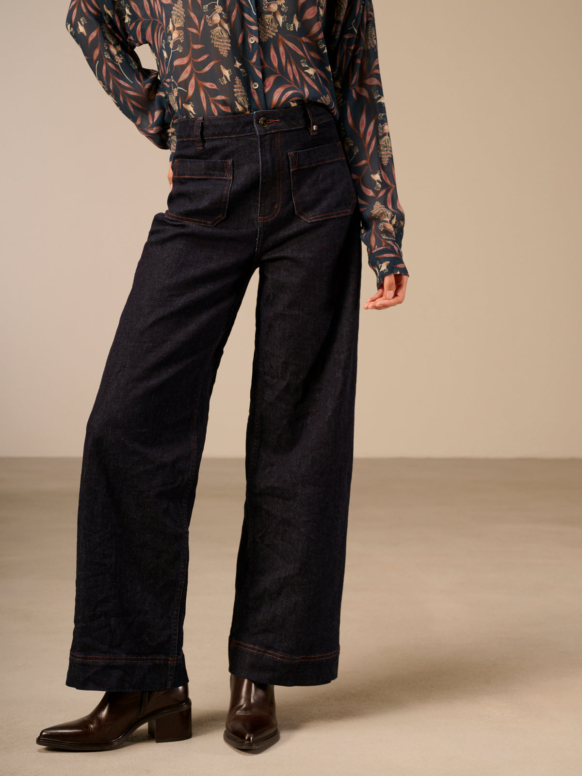 Wide-leg jeans