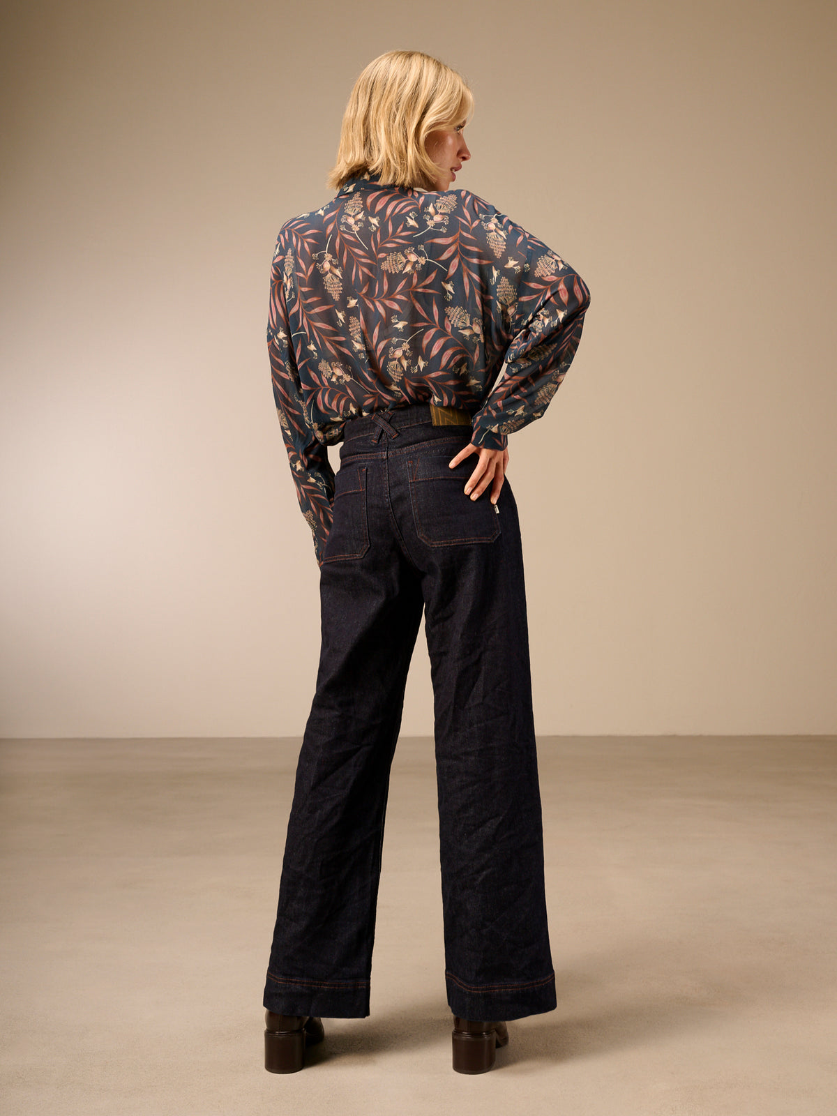 Wide-leg jeans
