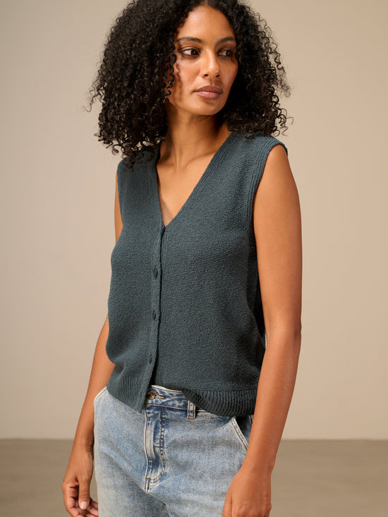 Knitted sweater vest