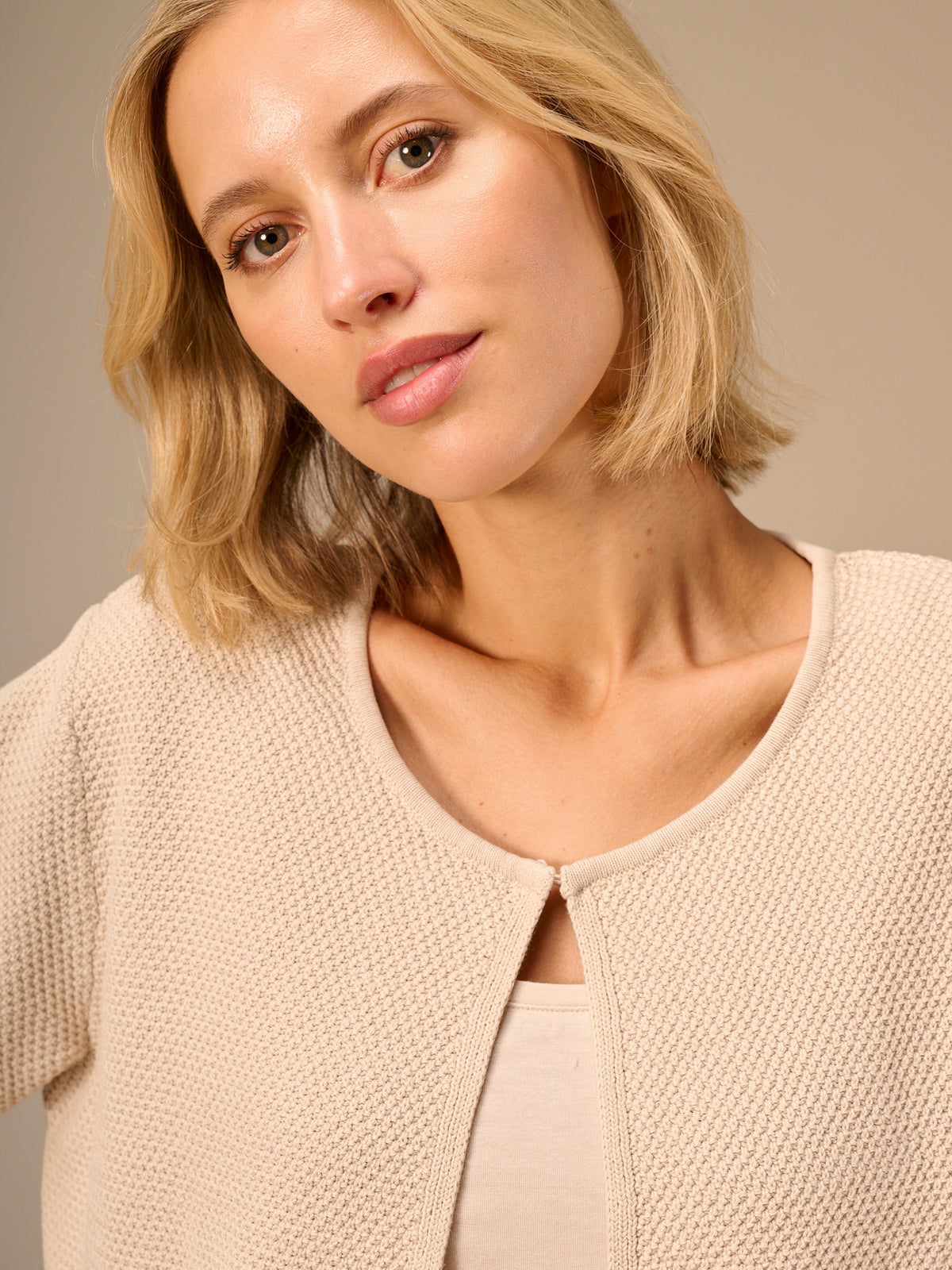 Round-neck cardigan