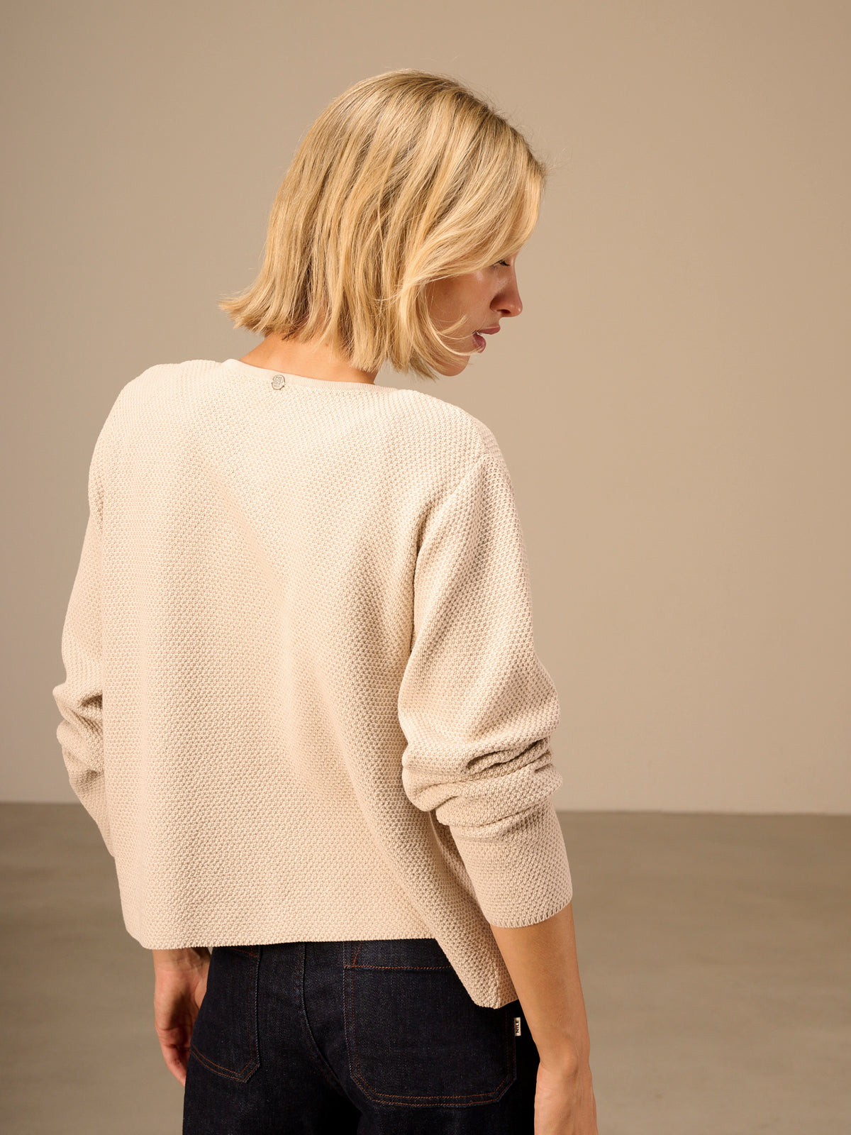 Round-neck cardigan