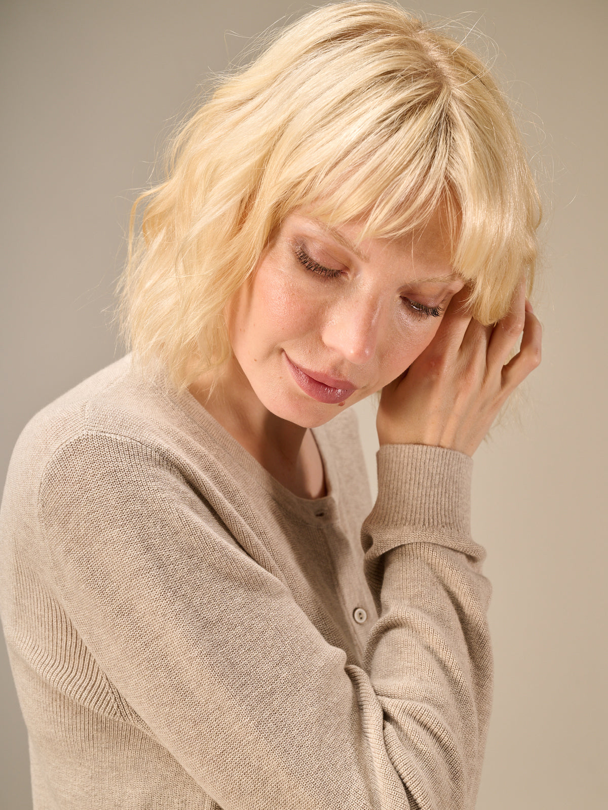 Round-neck cardigan