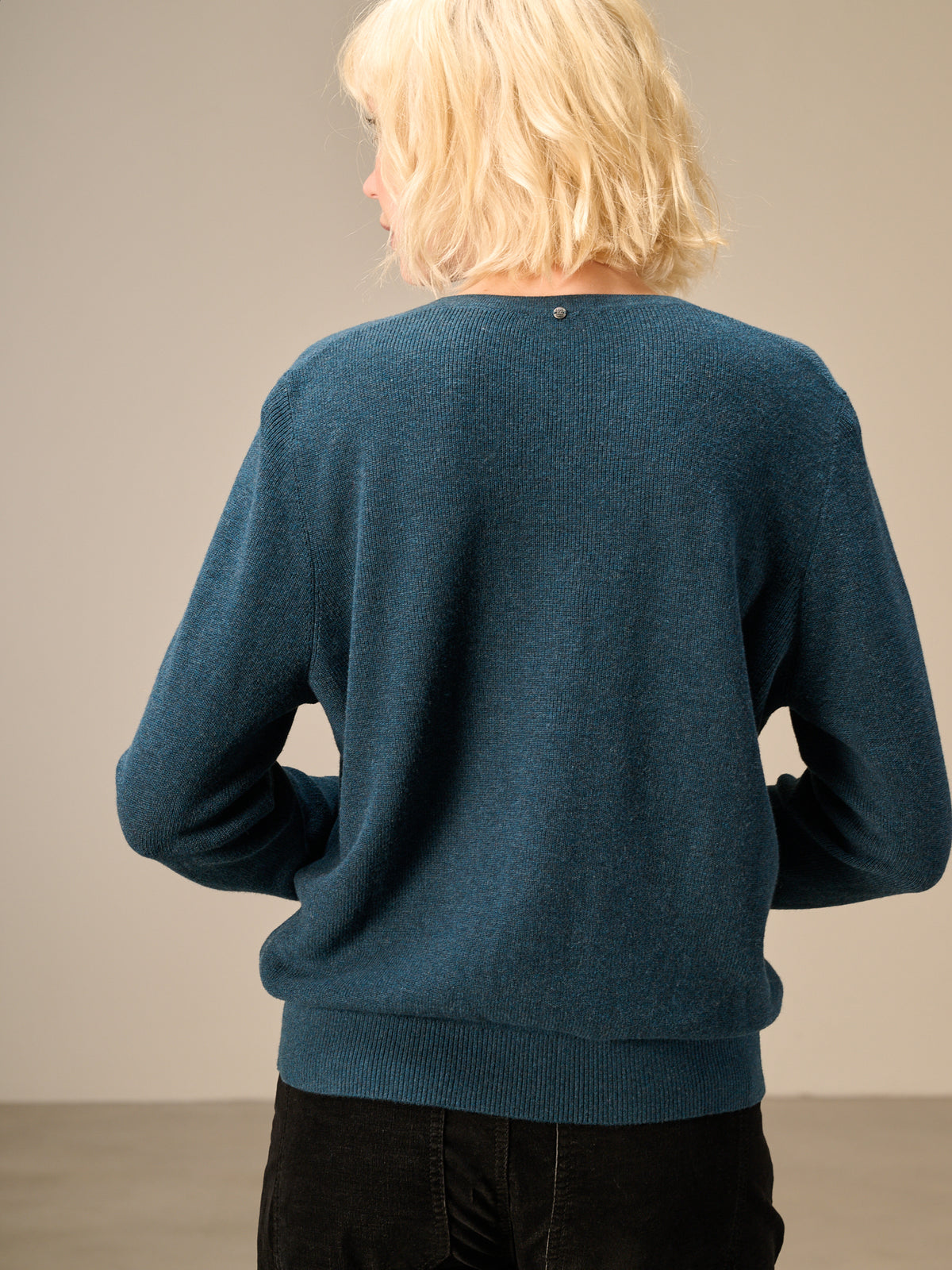 Round-neck cardigan