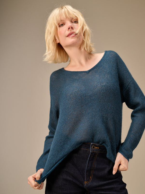 Knitted sweater with wool